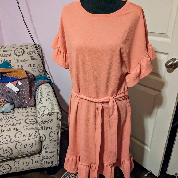 New Beautiful Coral Color Ladies Short Sleeve Spring Or Summer Dress With A Belt - Picture 1 of 8